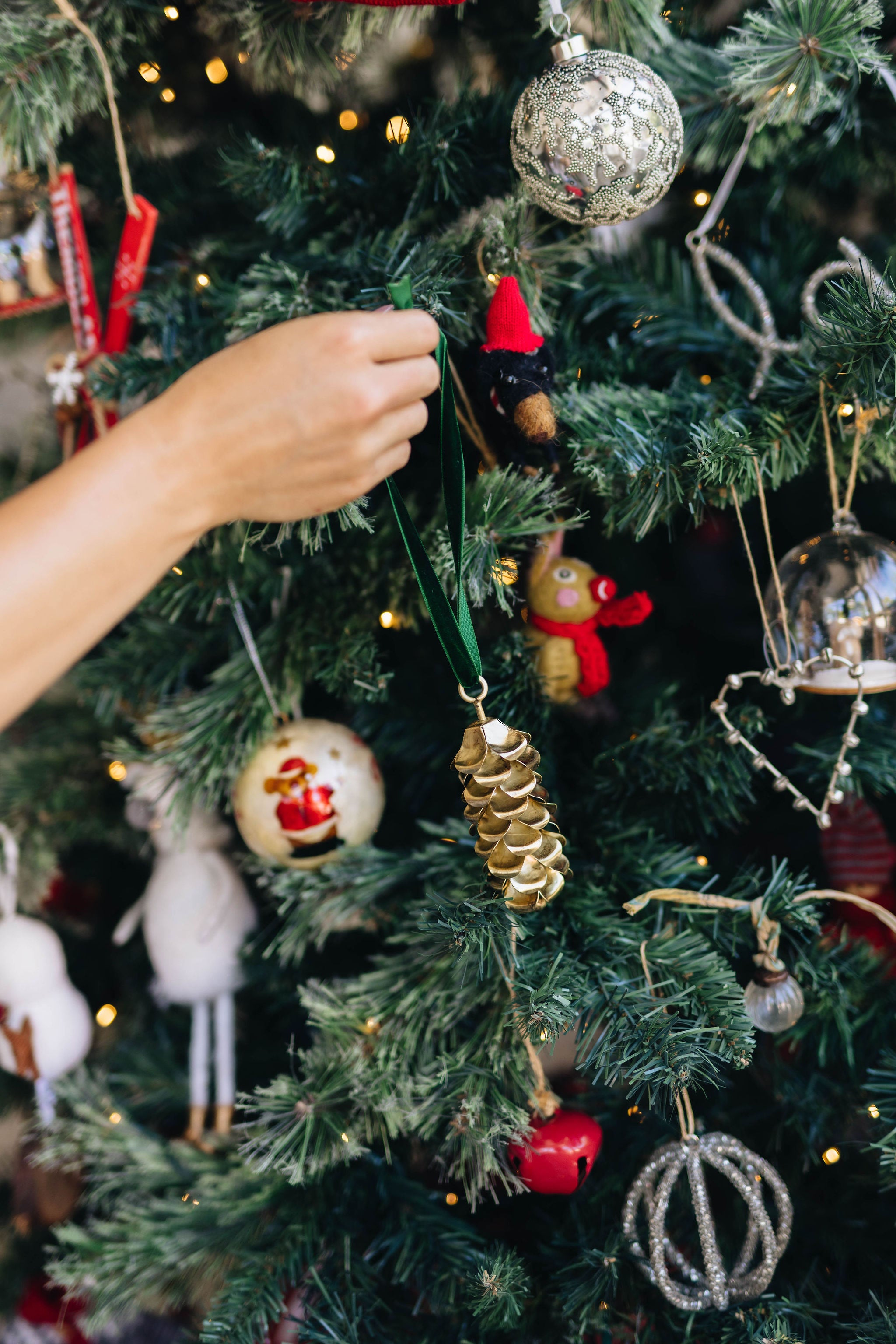 Hanging Pinecone Long Gold